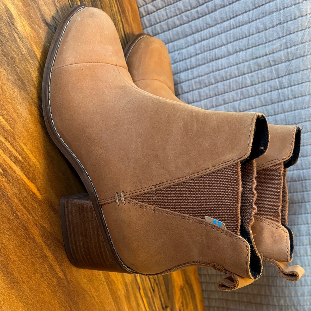 Women's Toms Tan Chelsea Ankle Boots - Casual Slip-On Style 6W